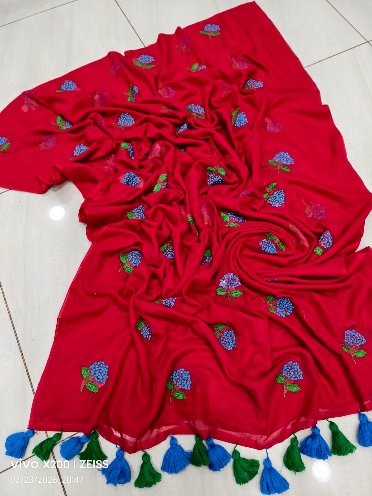 Embroidery mul cotton sarees with blouse piece