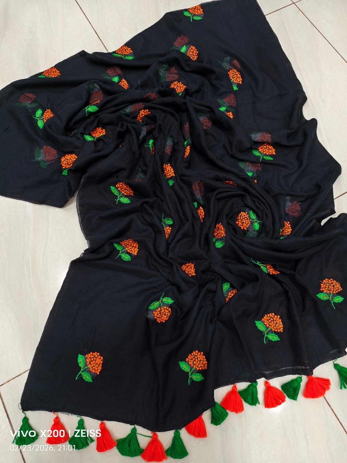 Embroidery mul cotton sarees with blouse piece