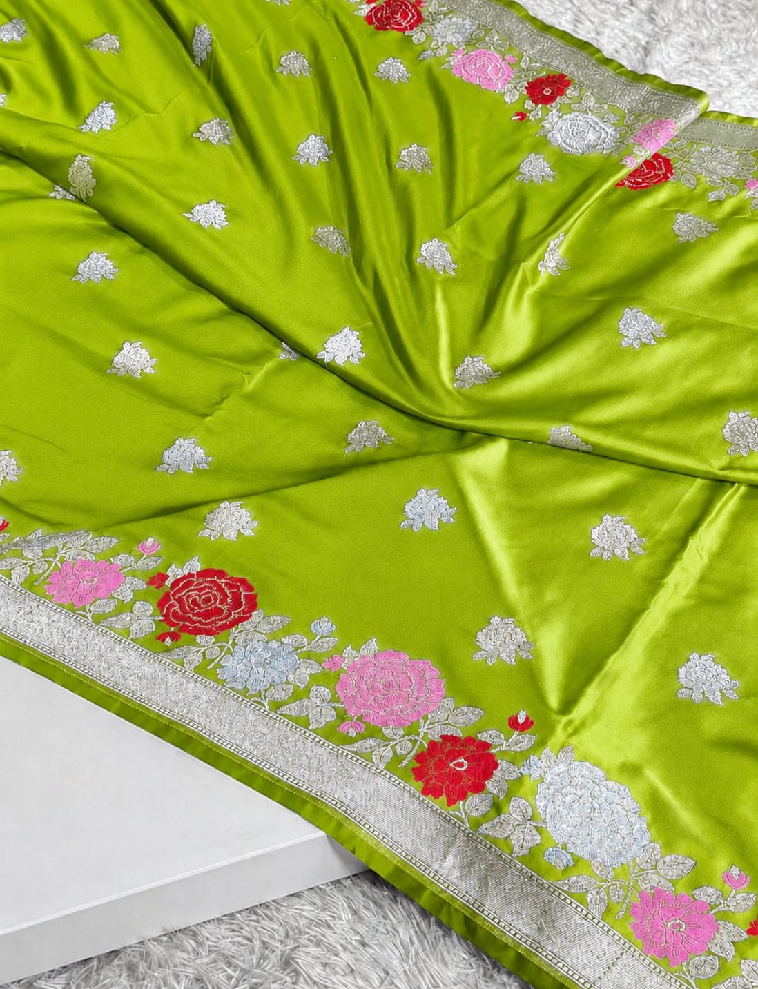 Banarasi Handloom Mashru Silk Saree (with Meenakari Floral Border)